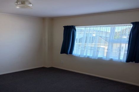 Photo of property in 2/15 Apu Crescent, Lyall Bay, Wellington, 6022