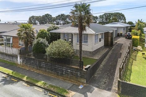 Photo of property in 1/35 Clemow Road, Fitzroy, New Plymouth, 4312