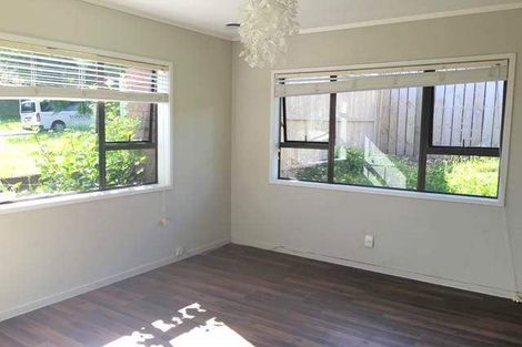 Photo of property in 4 Landsberg Way, Windsor Park, Auckland, 0632