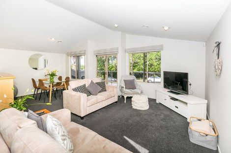 Photo of property in 2/20 Ruakiwi Road, Hamilton Lake, Hamilton, 3204