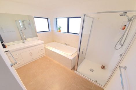 Photo of property in 129 Walter Strevens Drive, Conifer Grove, Takanini, 2112