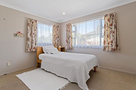 Photo of property in 11 Mackwell Road, Fairview Heights, Auckland, 0632