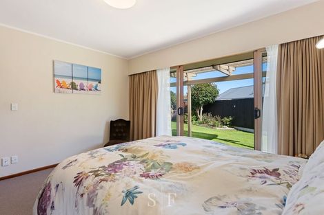 Photo of property in 15 Fleetwood Grove, Waikanae, 5036