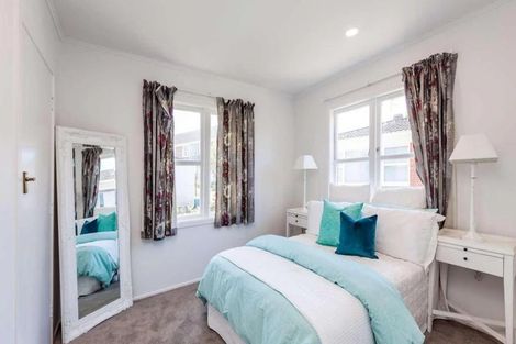 Photo of property in 2/18 Fowler Street, Northcote, Auckland, 0627