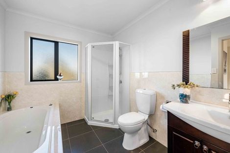 Photo of property in 22a Marvon Downs Avenue, Pakuranga Heights, Auckland, 2010