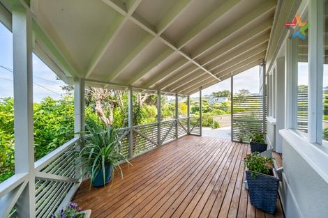 Photo of property in 46 Maungaraki Road, Korokoro, Lower Hutt, 5012
