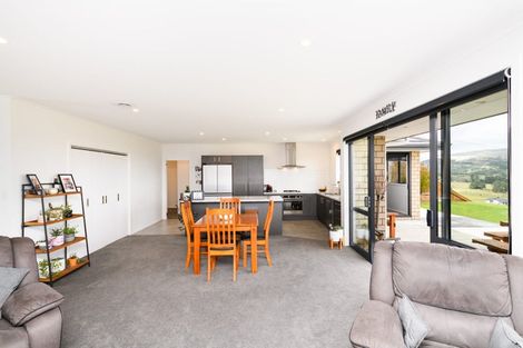 Photo of property in 26 Varsity Heights, Fitzherbert, Palmerston North, 4410