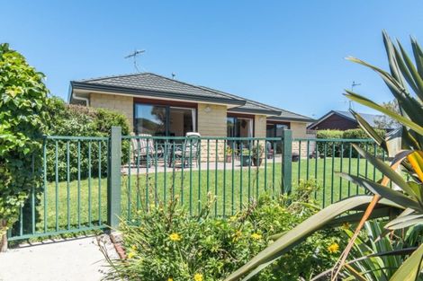 Photo of property in 23 Lorna Irene Drive, Raumati South, Paraparaumu, 5032