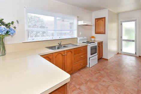 Photo of property in 24 Waterview Road West, Stanley Point, Auckland, 0624