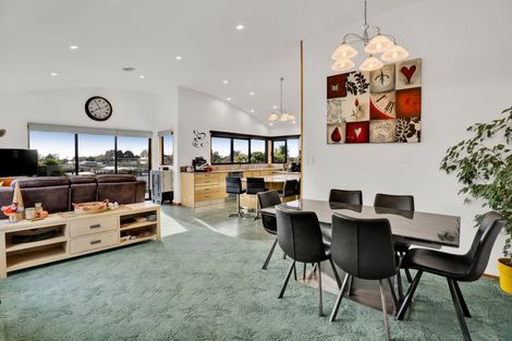 Photo of property in 3 Fairfax Terrace, Frankleigh Park, New Plymouth, 4310