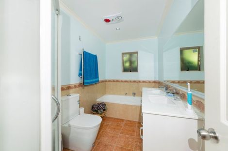 Photo of property in 15 Exotic Place, Massey, Auckland, 0614