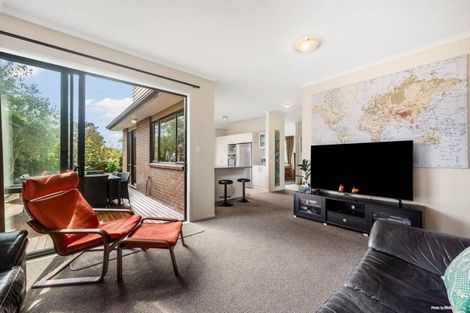 Photo of property in 8 Seamount Drive, Red Beach, 0932