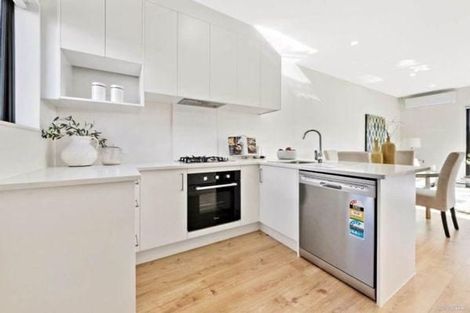 Photo of property in 2 Creekside Way, Flat Bush, Auckland, 2019