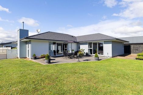 Photo of property in 111 Johnstone Drive, Fitzherbert, Palmerston North, 4410