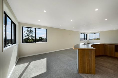 Photo of property in 4190a Great North Road, Glendene, Auckland, 0602