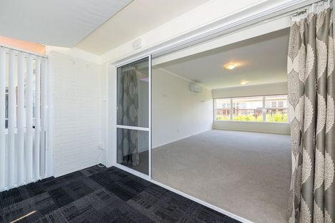 Photo of property in 2/3 Onepoto Road, Hauraki, Auckland, 0622