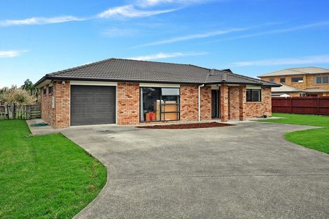 Photo of property in 19 Aitkenhead Court, Parakai, 0830