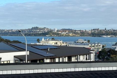 Photo of property in 2/66 Victoria Road, Devonport, Auckland, 0624