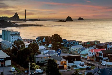 Photo of property in 10 Eliot Street, New Plymouth, 4310