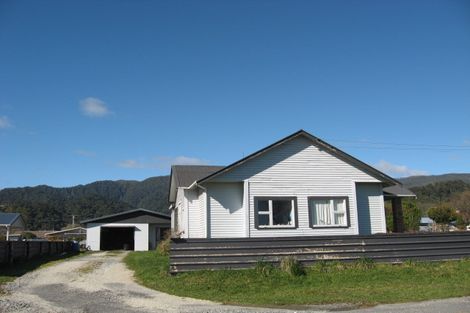 Photo of property in 32 Bonar Street, Ross, 7812