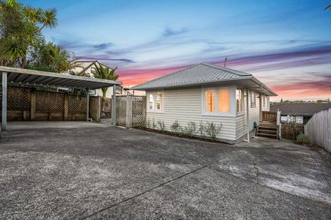 Photo of property in 243a Glengarry Road, Glen Eden, Auckland, 0602