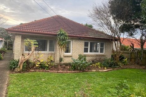 Photo of property in 10 View Road, Papakura, 2110