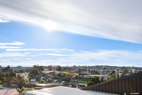 Photo of property in 15/15 Chivalry Road, Glenfield, Auckland, 0629