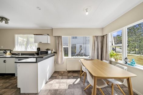 Photo of property in 7 Gloaming Hill, Titahi Bay, Porirua, 5022