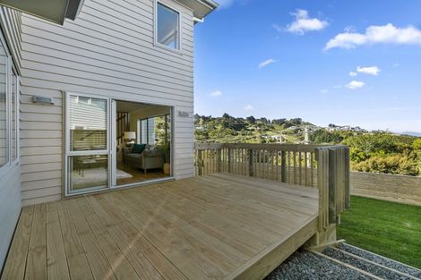 Photo of property in 4 Poto Road, Normandale, Lower Hutt, 5010