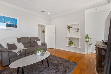 Photo of property in 174 Seaview Road, Westown, New Plymouth, 4310