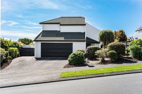 Photo of property in 21 Joseph Banks Drive, Whitby, Porirua, 5024