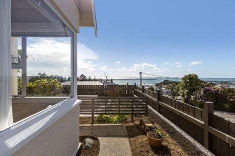 Photo of property in 22 Bayly Road, Moturoa, New Plymouth, 4310