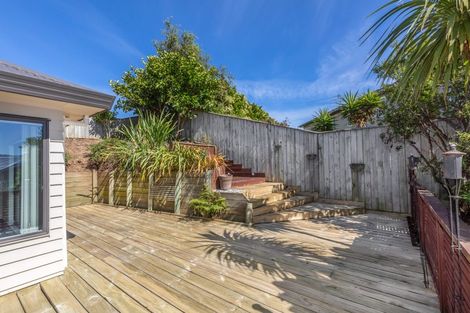 Photo of property in 16 Endeavour Drive, Whitby, Porirua, 5024
