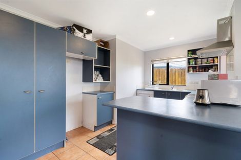 Photo of property in 18 Plumstead Rise, Glen Eden, Auckland, 0602