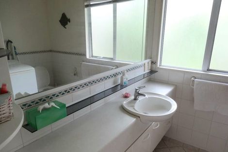 Photo of property in 2/49 Sale Street, Cockle Bay, Auckland, 2014