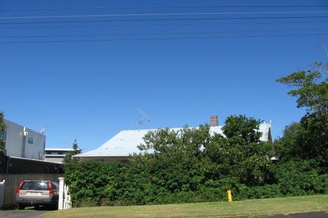 Photo of property in 19 Muritai Road, Milford, Auckland, 0620