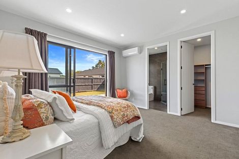 Photo of property in 18 Madden Avenue, Kumeu, 0810