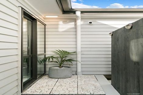 Photo of property in 15a Seaward Place, Wattle Downs, Auckland, 2103