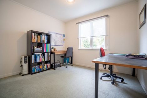 Photo of property in 17 Antrim Place, Hokowhitu, Palmerston North, 4410