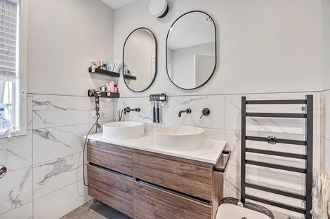 Photo of property in 23a Penguin Drive, Murrays Bay, Auckland, 0630