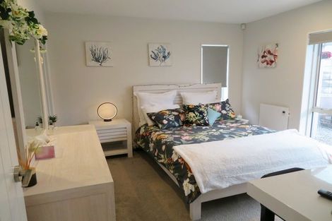 Photo of property in 25a Pupuke Road, Birkenhead, Auckland, 0627