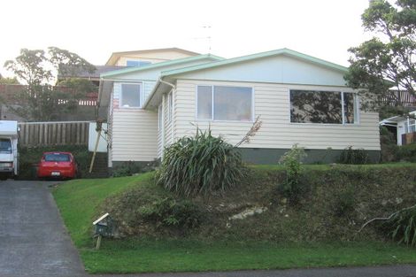 Photo of property in 21 Somes Crescent, Newlands, Wellington, 6037