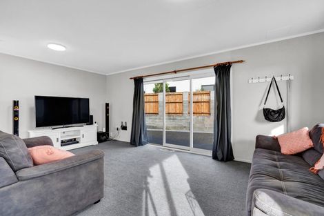 Photo of property in 6 Camellia Avenue, Bell Block, New Plymouth, 4312