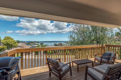 Photo of property in 4 Pluto Place, Beach Haven, Auckland, 0626