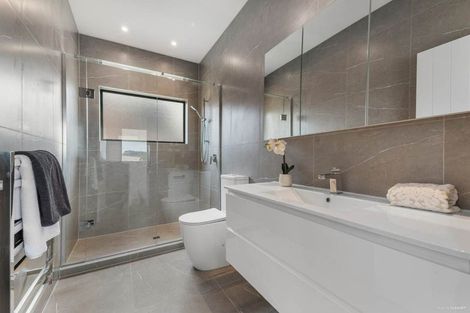 Photo of property in 10 Celestial Crescent, Orewa, 0931