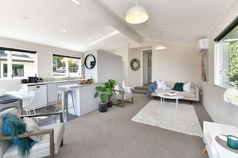 Photo of property in 214 Whangaparaoa Road, Red Beach, 0932