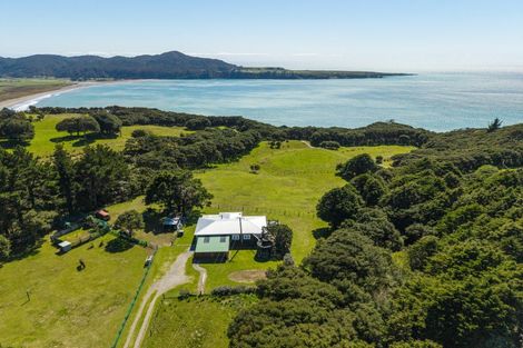 Photo of property in 5114 Te Araroa Road, Hicks Bay, Tikitiki, 4087