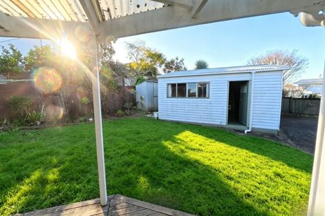 Photo of property in 8 Taha Road, Te Atatu South, Auckland, 0610