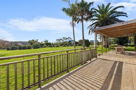 Photo of property in 14 Te Arai Point Road, Te Arai, Wellsford, 0975