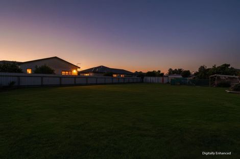 Photo of property in 72 Ferry Road, Clive, 4102